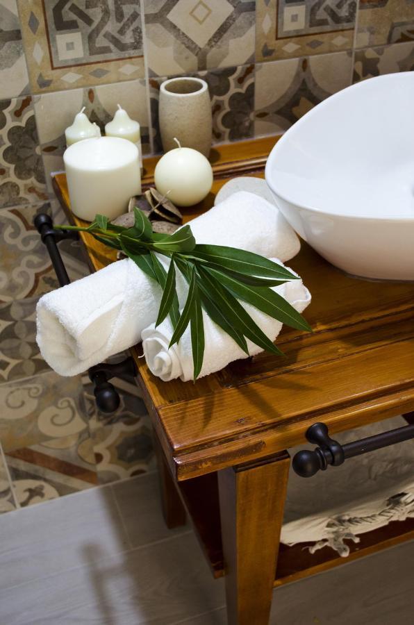 Ingrosso House Bed & Breakfast Lecce Bagian luar foto
