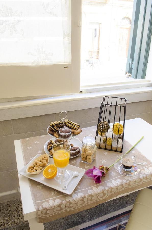 Ingrosso House Bed & Breakfast Lecce Bagian luar foto