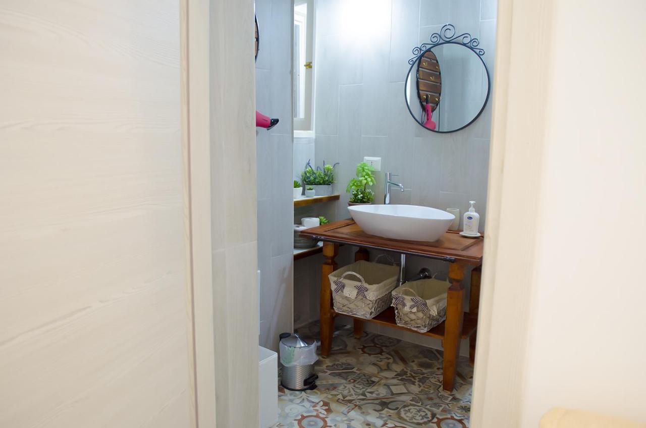Ingrosso House Bed & Breakfast Lecce Bagian luar foto