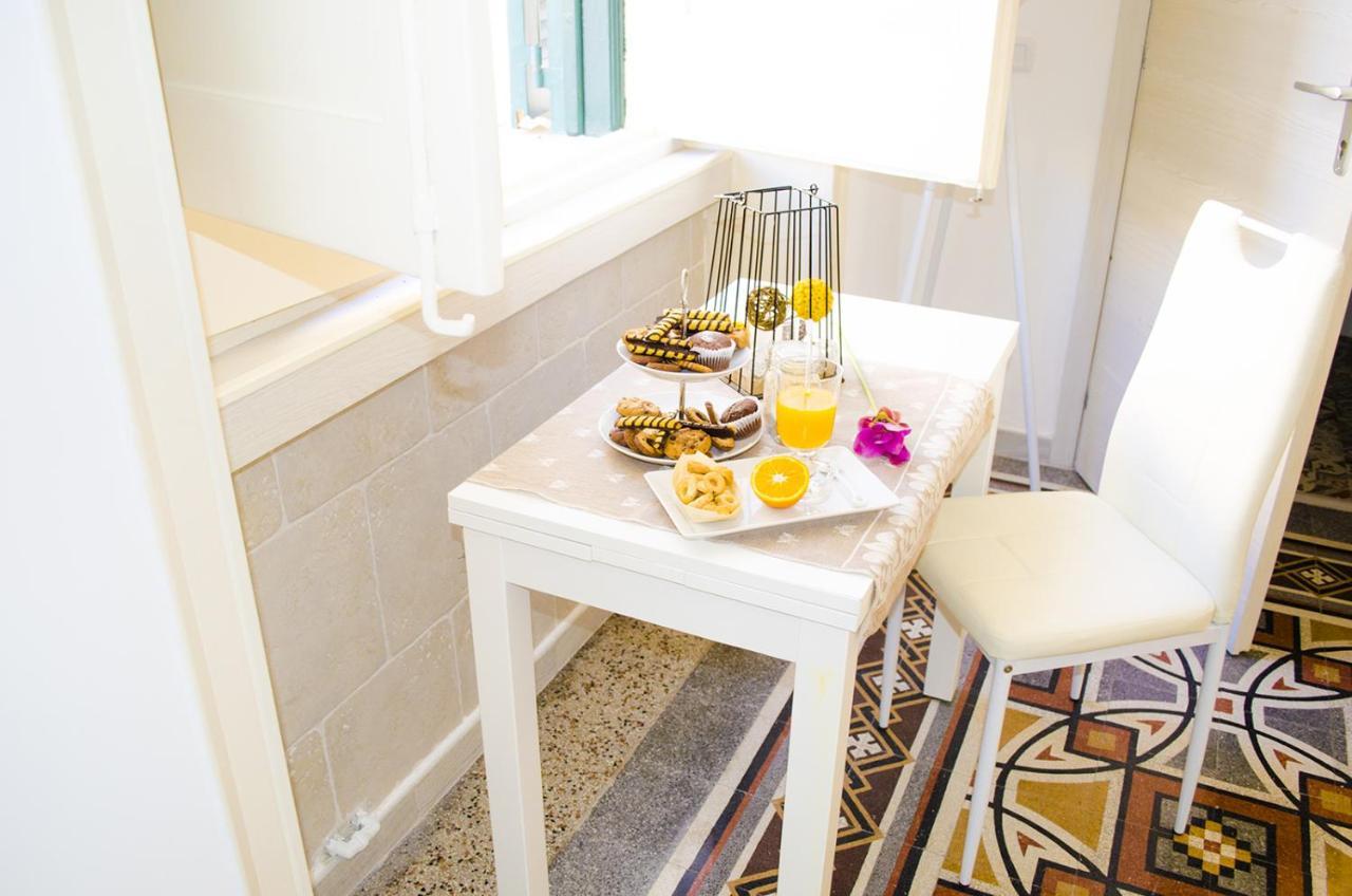 Ingrosso House Bed & Breakfast Lecce Bagian luar foto