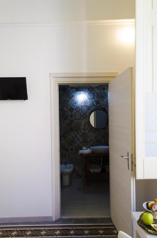Ingrosso House Bed & Breakfast Lecce Bagian luar foto