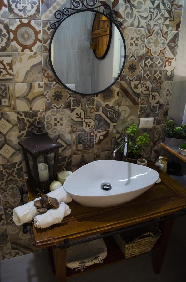 Ingrosso House Bed & Breakfast Lecce Bagian luar foto