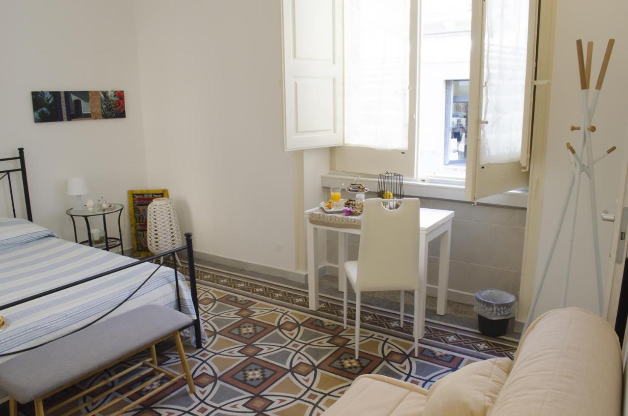 Ingrosso House Bed & Breakfast Lecce Bagian luar foto