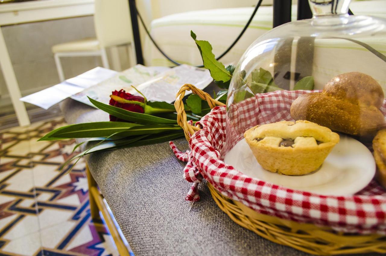 Ingrosso House Bed & Breakfast Lecce Bagian luar foto