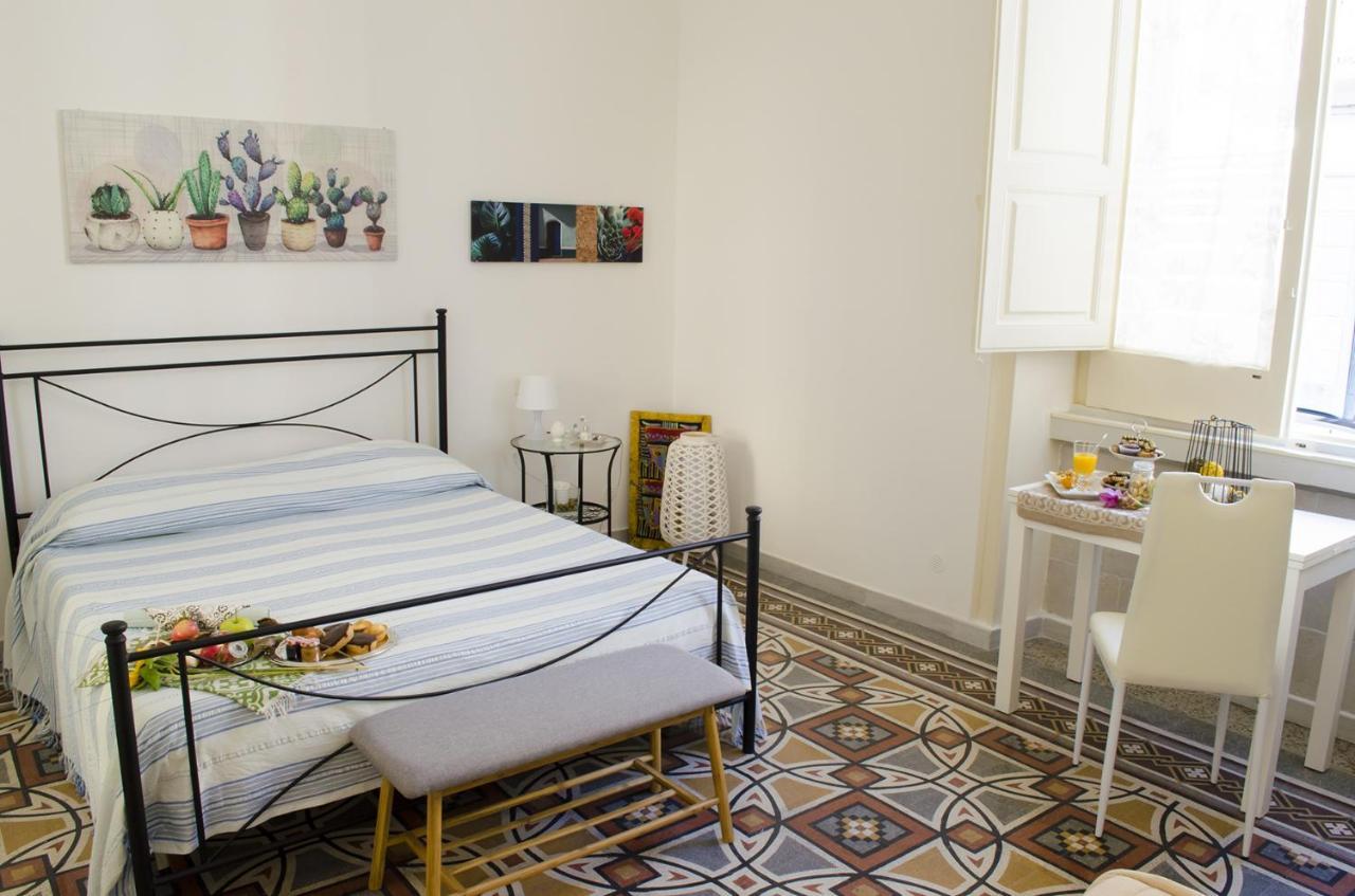 Ingrosso House Bed & Breakfast Lecce Bagian luar foto