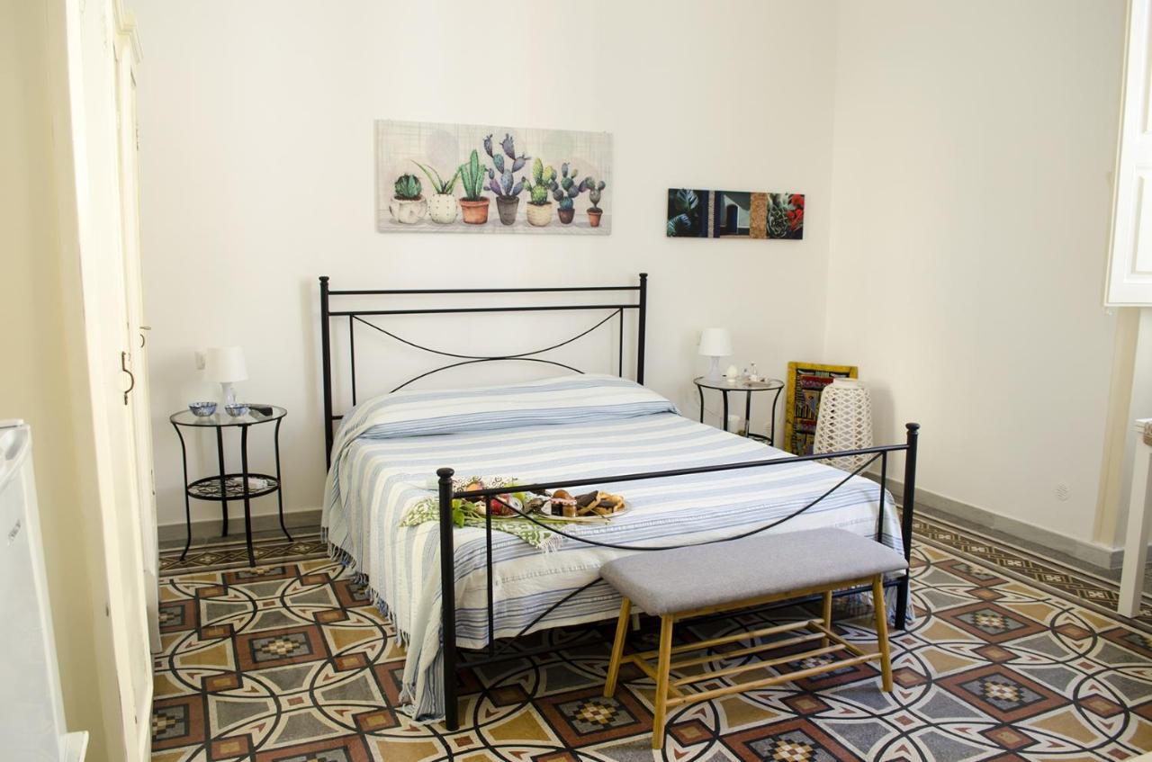 Ingrosso House Bed & Breakfast Lecce Bagian luar foto