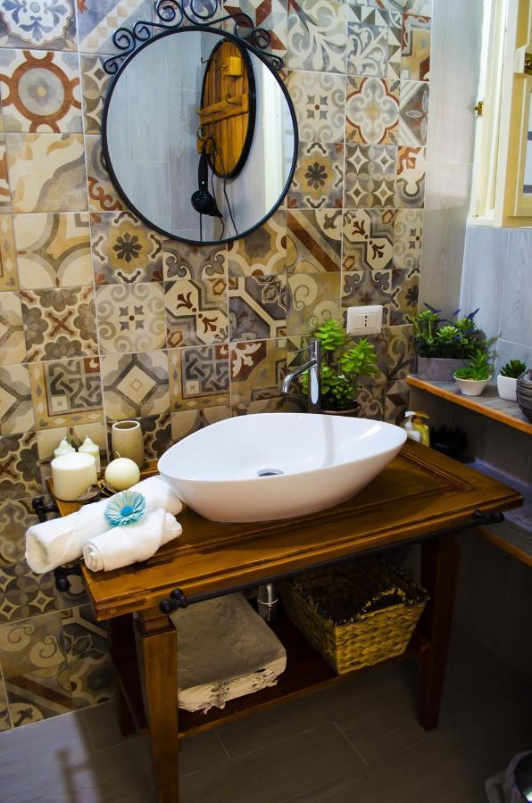 Ingrosso House Bed & Breakfast Lecce Bagian luar foto